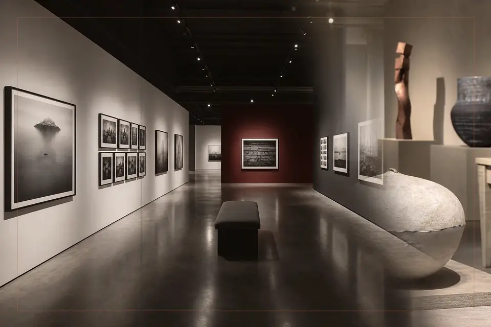 Composition éditoriale consacrée aux arts visuels pour le guide de Musée des beaux-arts de Marseille