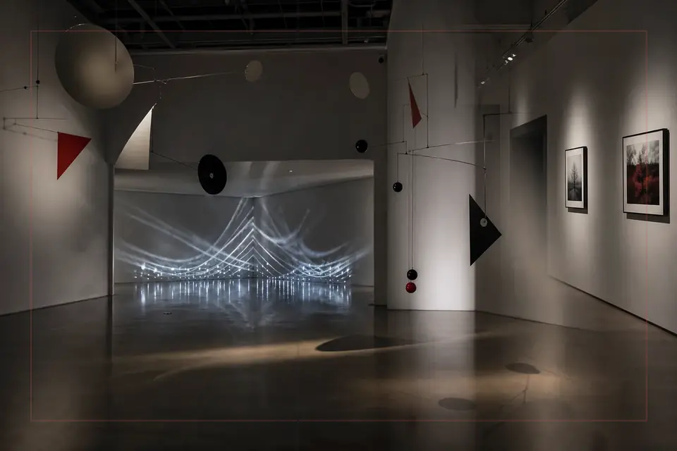 Composition éditoriale consacrée aux arts visuels pour le guide de Museo de Arte Moderno de Buenos Aires