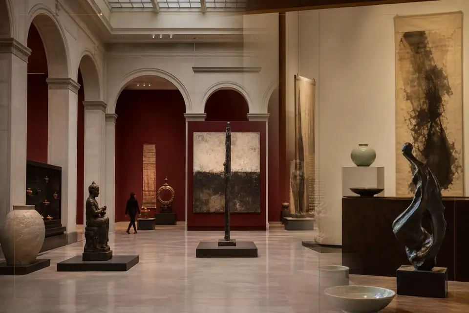 为Russian Museum指南创作的视觉艺术编辑构图