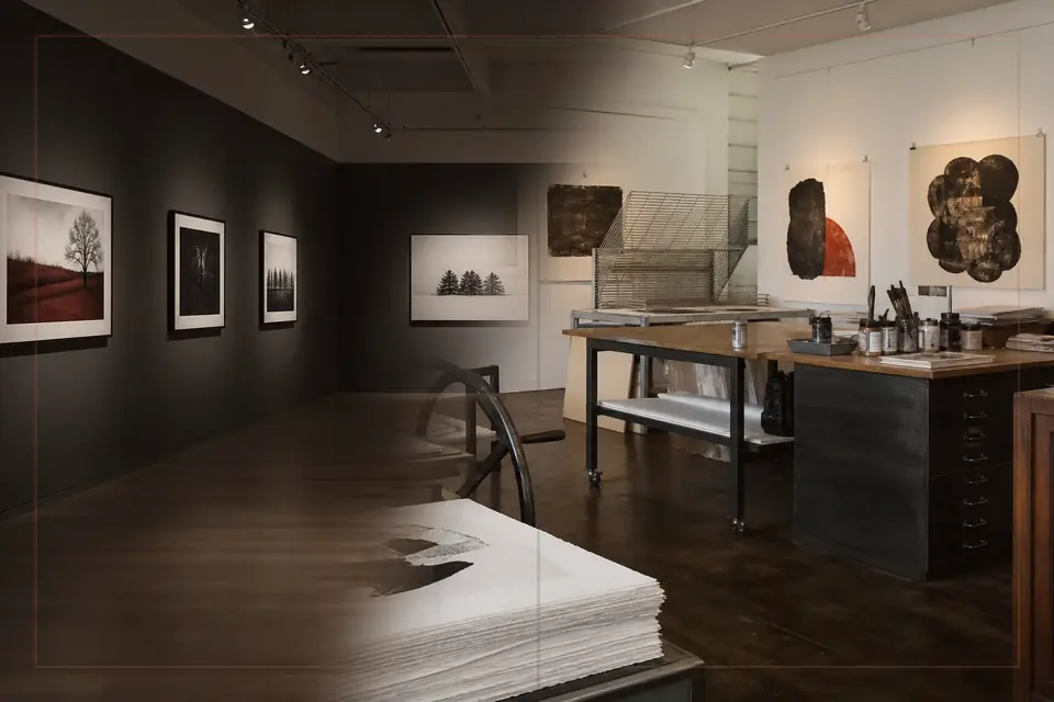 Composition éditoriale consacrée aux arts visuels pour le guide de Sinebrychoff Art Museum