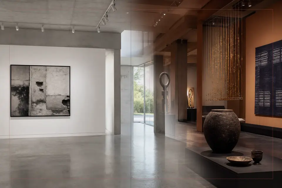 Composition éditoriale consacrée aux arts visuels pour le guide de The Newark Museum of Art