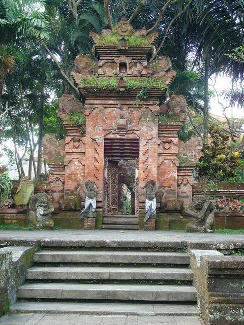 Photographie d’archive associée à Agung Rai Museum of Art