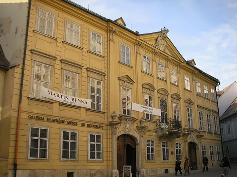 Photographie d’archive associée à Bratislava City Gallery