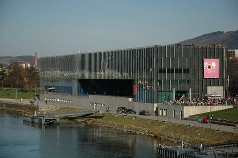 Photographie d’archive associée à Lentos Art Museum