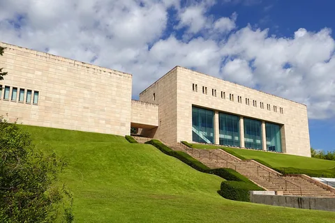 Photographie d’archive associée à MOA Museum of Art