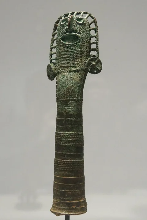 Haut de canne Tiv, collection du musée du quai Branly, inventaire 73.1996.1.10