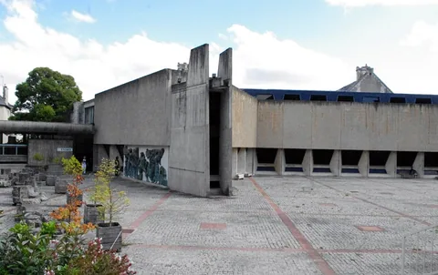 Photographie d’archive associée à Musée Sainte-Croix