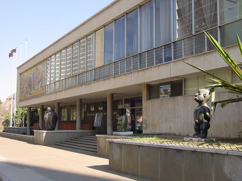 Photographie d’archive associée à National Gallery of Zimbabwe