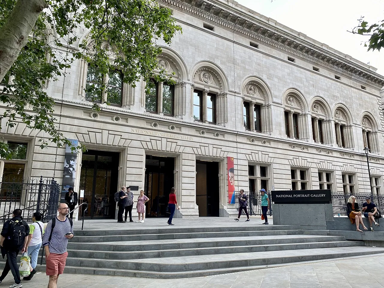 Photographie d’archive associée à National Portrait Gallery