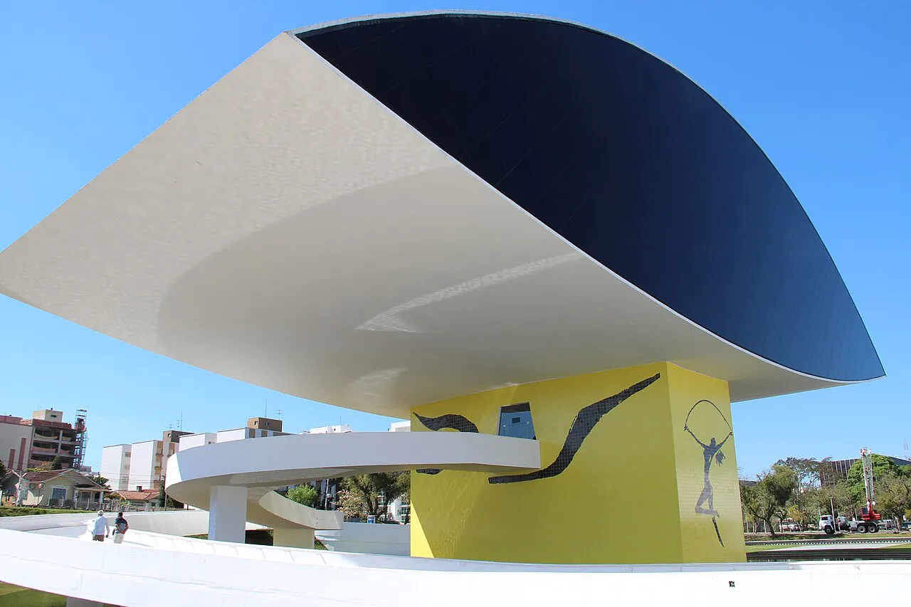 Oscar Niemeyer Museum à Curitiba, Brésil