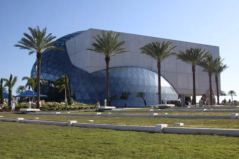 Photographie d’archive associée à Salvador Dalí Museum