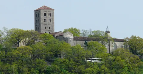 Photographie d’archive associée à The Cloisters