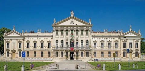 Photographie d’archive associée à Villa Pisani